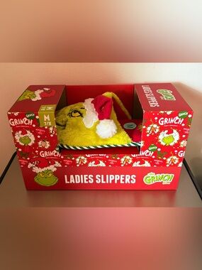 Dr. Seuss The Grinch Plush Slippers Women’s M 7/8 Christmas NWT